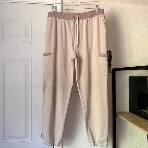 VUORI mauve contrast waist pocket athletic jogger cropped sweat pants